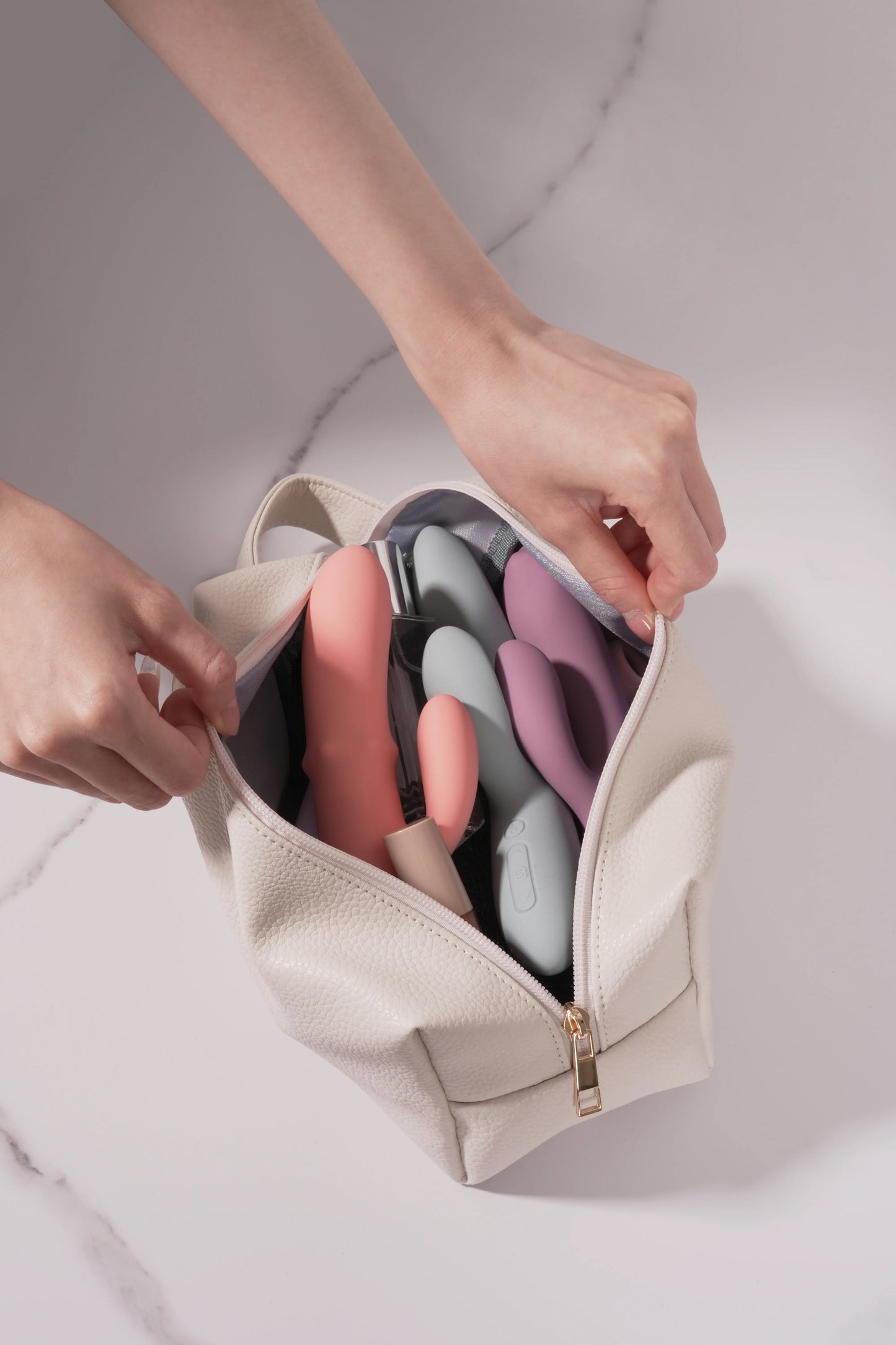 アダルトグッズ 収納ポーチ  大人のおもちゃ 収納ポーチ ラブグッズ 収納ポーチ（SVAKOMオリジナル・PUレザー）アダルトギフト・ラブギフトに最適 - SVAKOM Japan